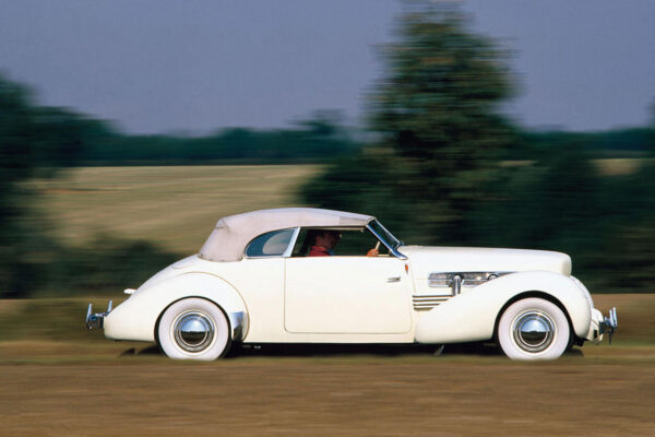 21 1937 Cord 812