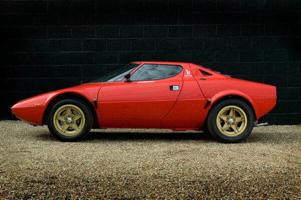 27 1974 Lancia Stratos