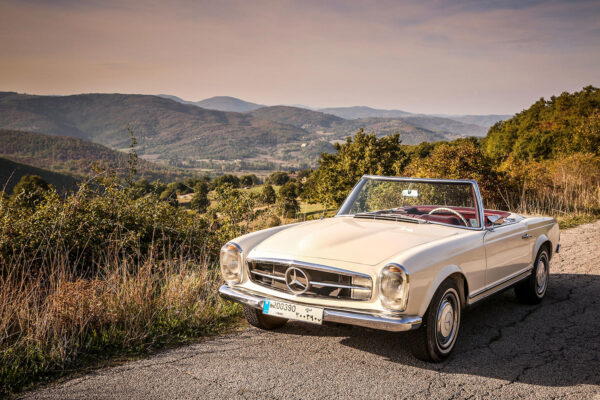 44 1963 Mercedes-Benz 230SL